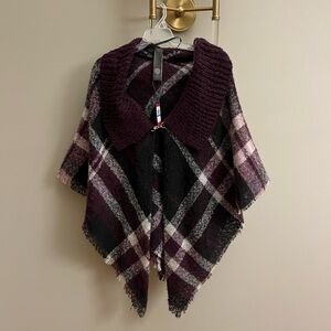 Vince Camuto poncho / cape. One size